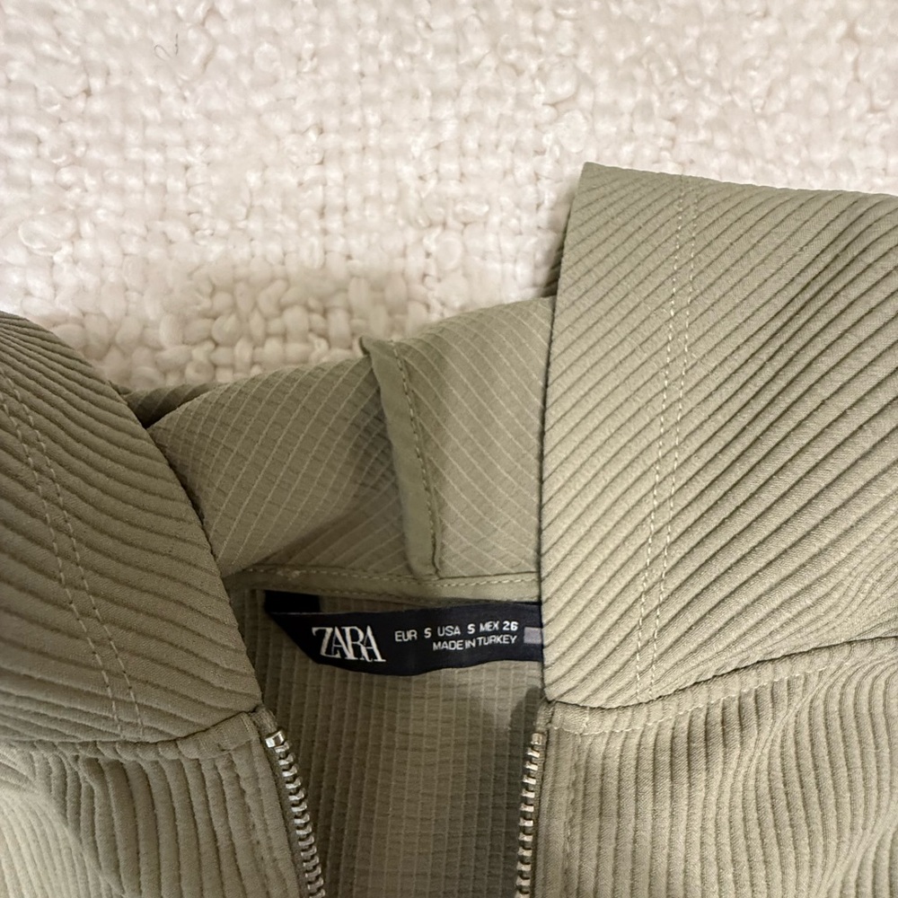 Zara Set In Green - Picture 3 of 4
